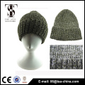 Grupo de edad de los adultos y estilo rayado Beanie slouch